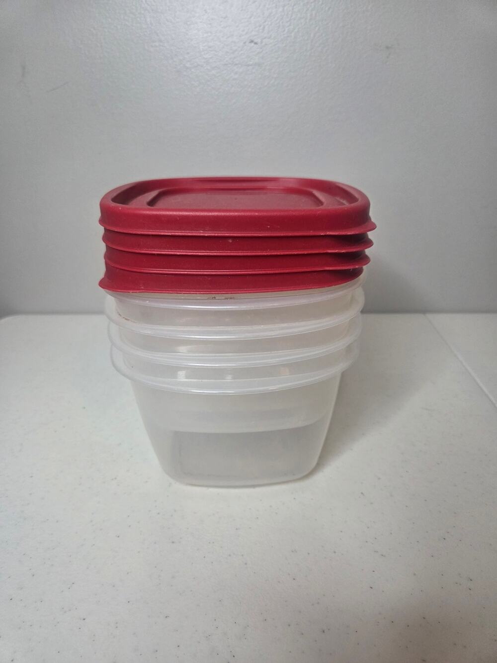 Lot Of 4 Rubbermaid 7J57 Red Easy Find Lid 2 Cup Food Storage Container 473ml.